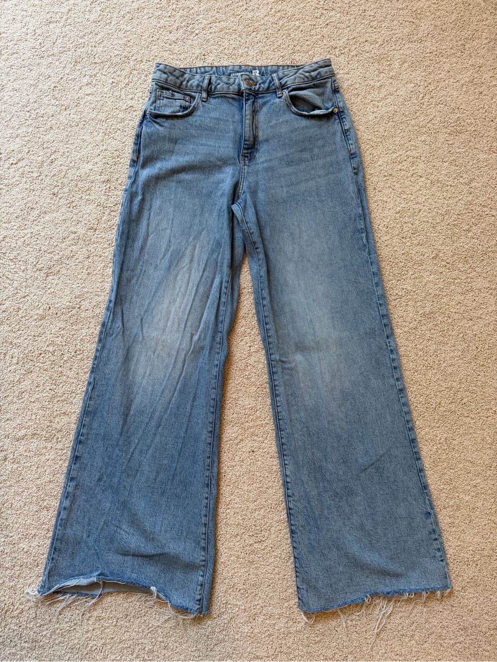 FOREVER 21 Mid Rise Wide Leg Raw Hem Jeans Blue Denim Size 27